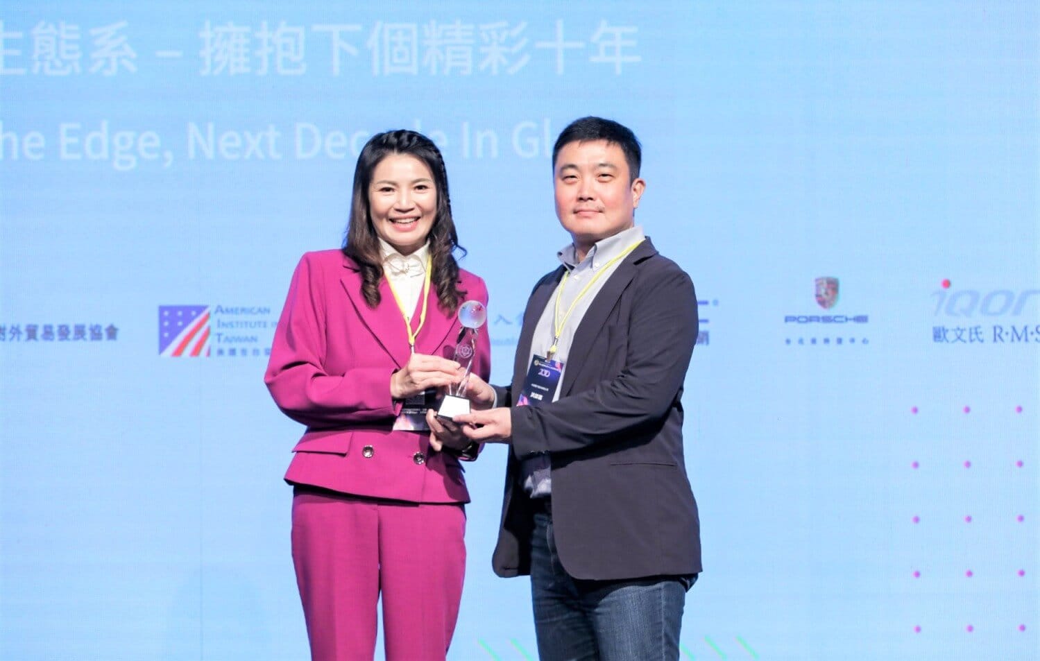 哈佛商業評論專訪】 卡訊智慧會議室，大企業都愛用| BXB 卡訊電子｜ 台灣視訊會議系統領導品牌