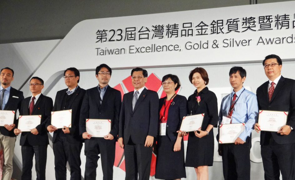 卡訊電子BXB創新有成-五項產品榮獲2015 台灣精品獎!